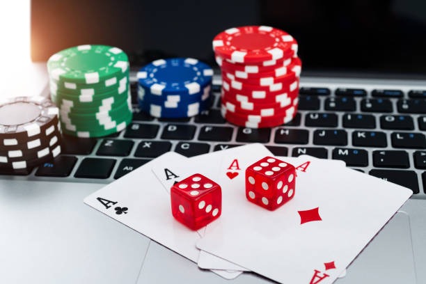 Crash game interface showing rising multiplier and cash-out button